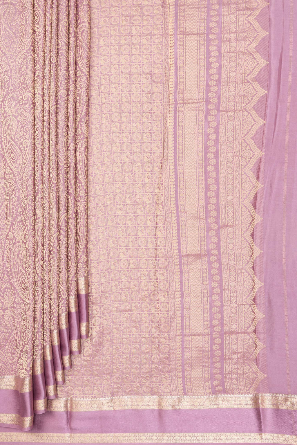 Pleats and pallu of Lavender Dual Tone Banarasi Georgette Saree with Zari Brocade on the body and Zari Border. 