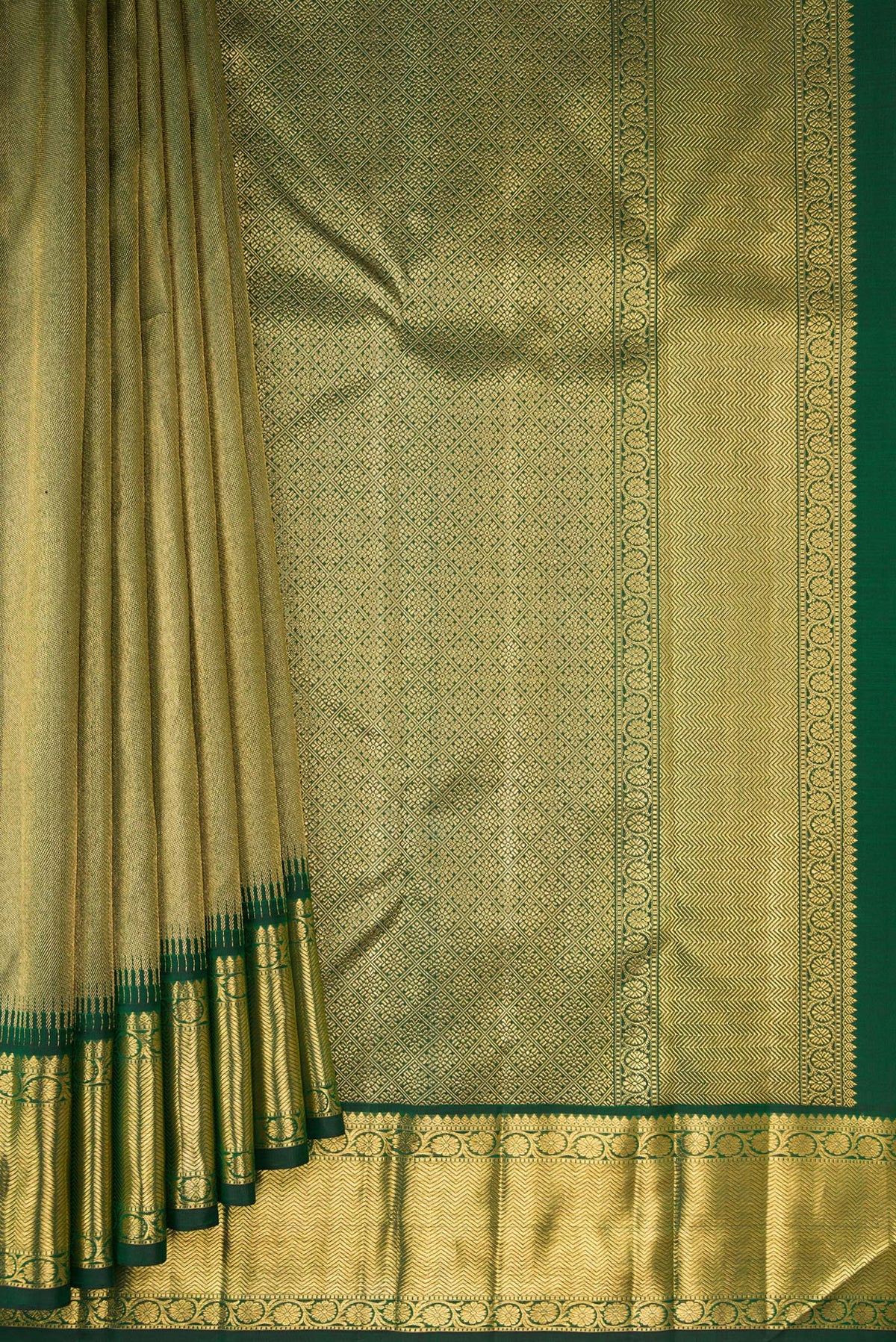 Pleats and pallu of Pure Silk Pure Zari Green Dual Tone Kanjivaram Saree with Zari Brocade on the body and Zari Border. 