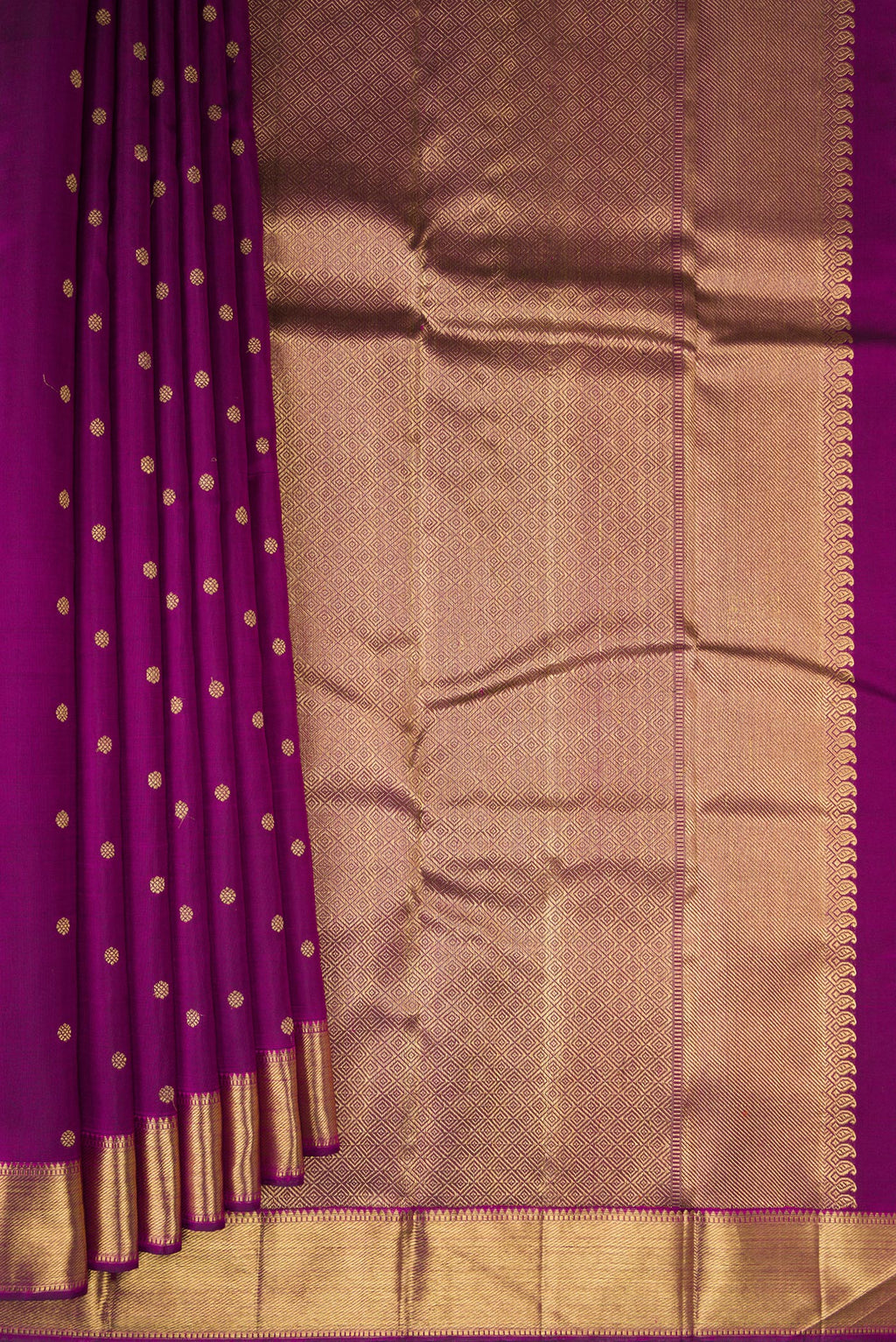 Pleats and pallu of Pure Silk Pure Zari Purple Dual Tone Kanjivaram Saree with Zari Butta on the body and Zari Border. 
