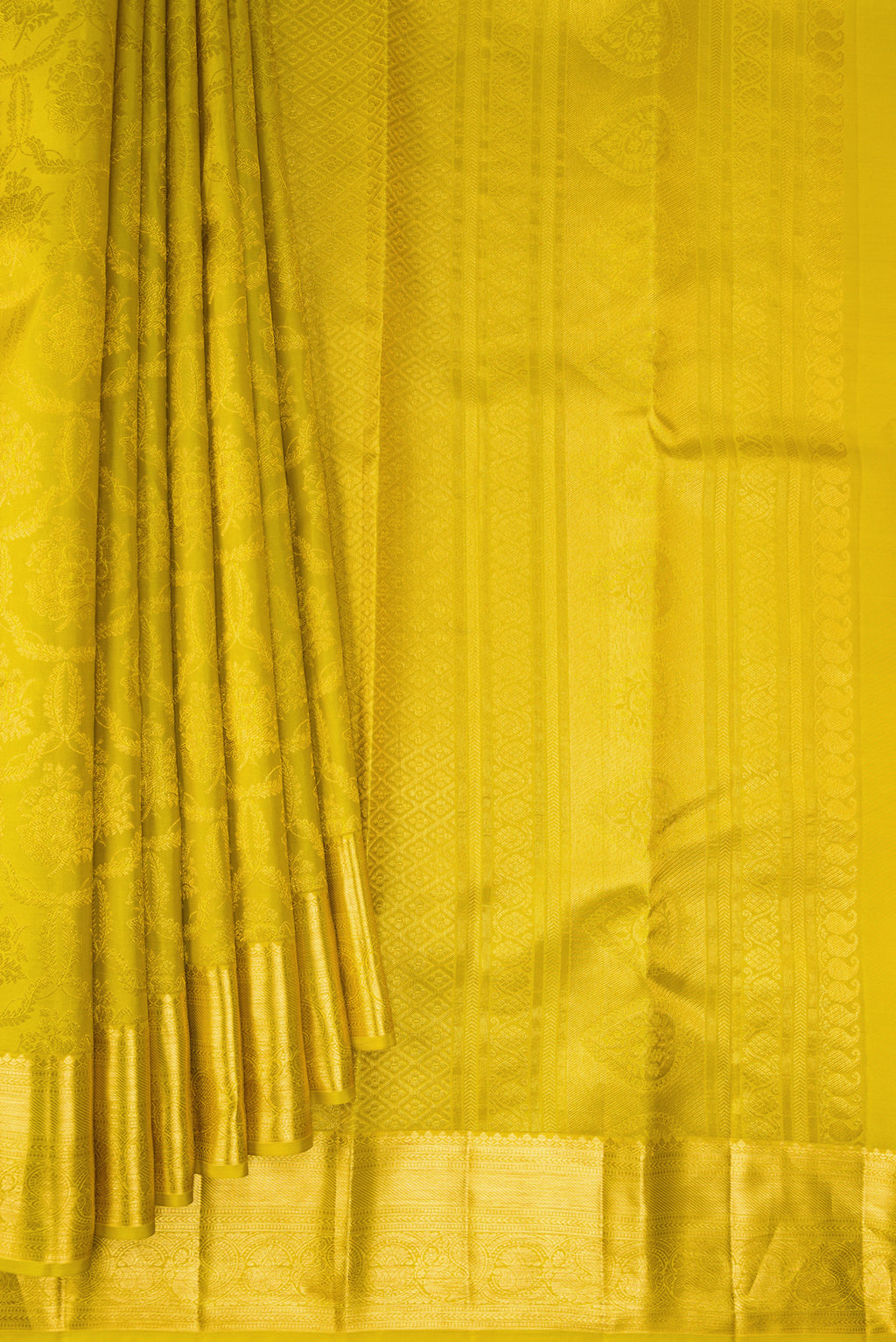 Pleats and pallu of Pure Silk Green Dual Tone Kanjivaram Saree with Zari Brocade on the body and Zari Border. 