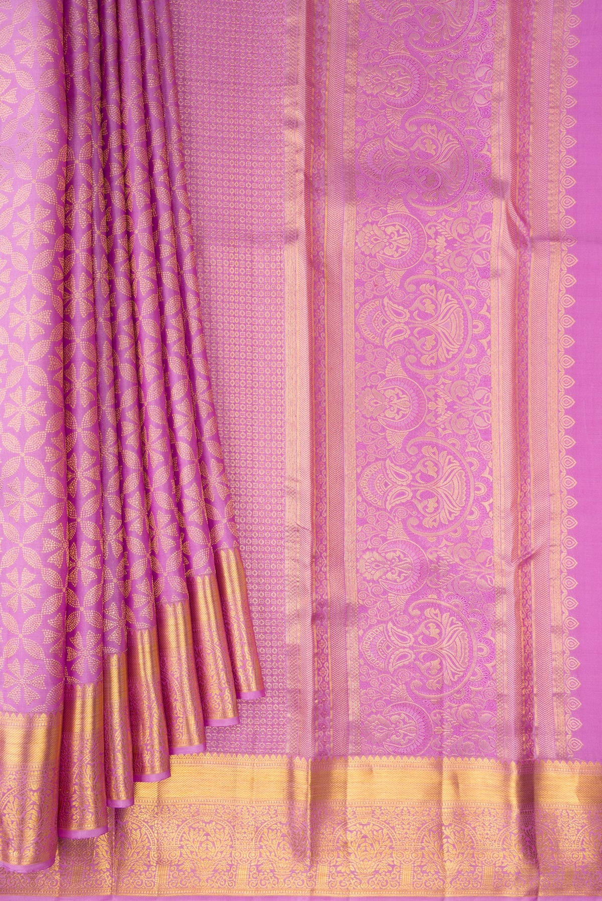 Pleats and pallu of Pure Silk Lavender Kanjivaram Saree with Zari Brocade on the body and Zari Border. 