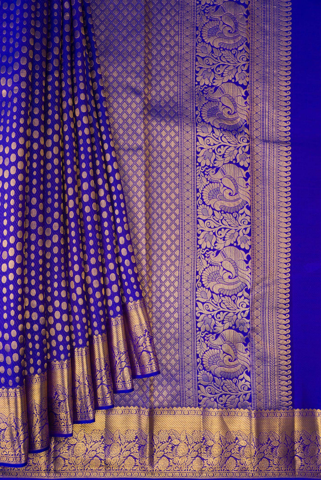Pleats and pallu of Pure Silk Royal Blue Dual Tone Kanjivaram Saree with Zari Brocade on the body and Zari Border. 