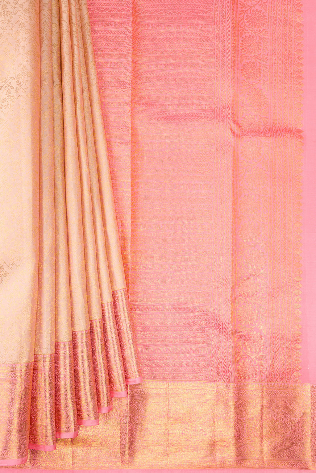 Pleats and pallu of Pure Silk Golden Peach Dual Tone Kanchipuram Saree with Zari Brocade on the body and Zari Border. 