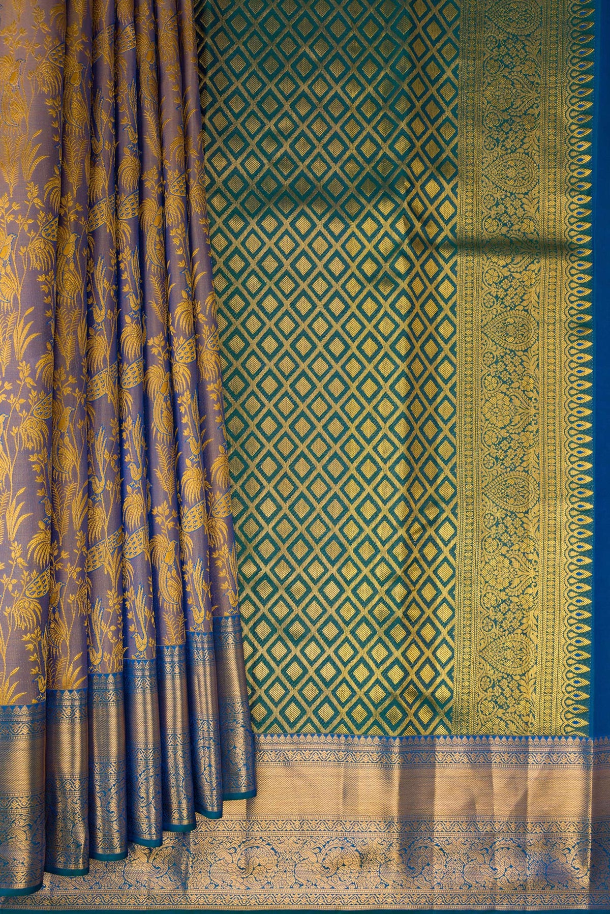 Pleats and pallu of Pure Silk Light Blue Dual Tone Kanchipuram Saree with Zari Brocade on the body and Zari Border. 