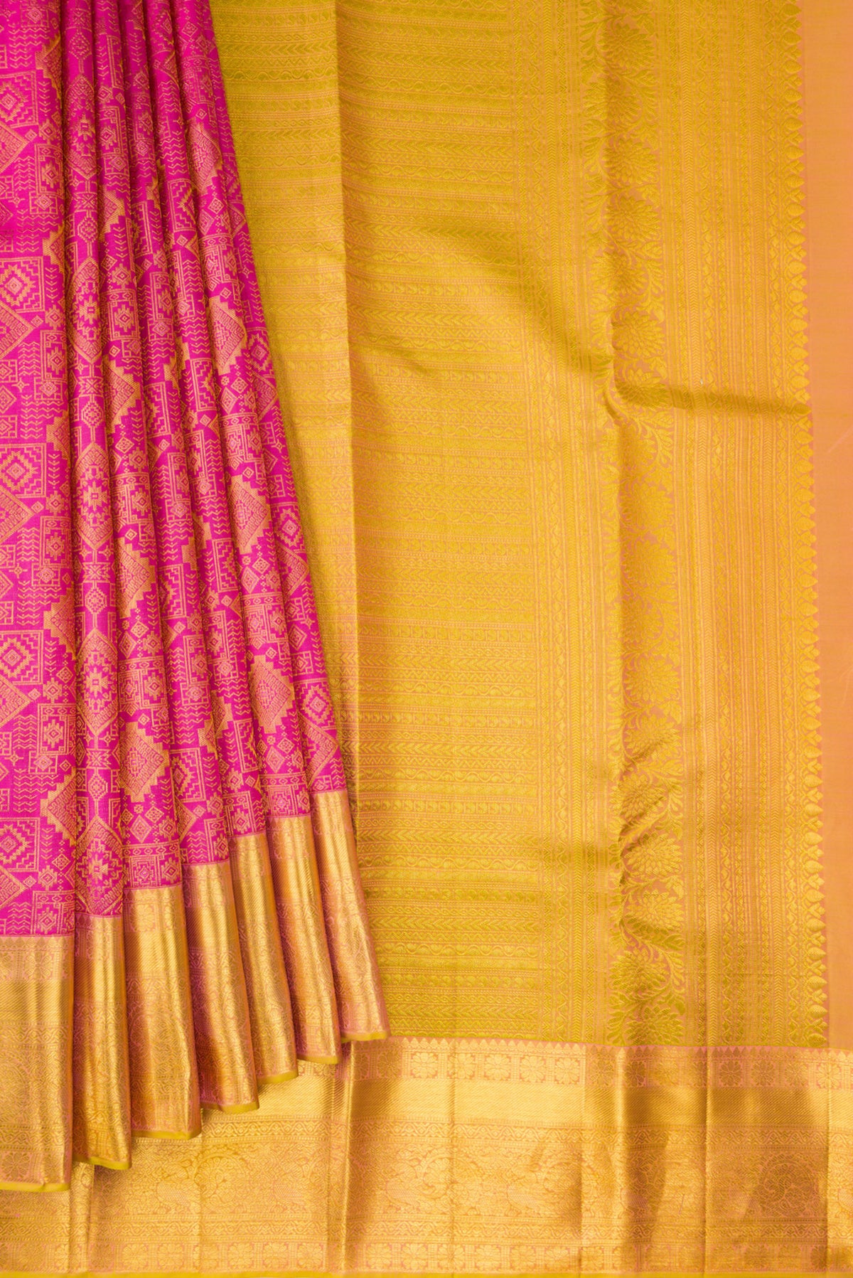 Pleats and pallu of Pure Silk Pink Kanchipuram Saree with Zari Brocade on the body and Zari Border. 