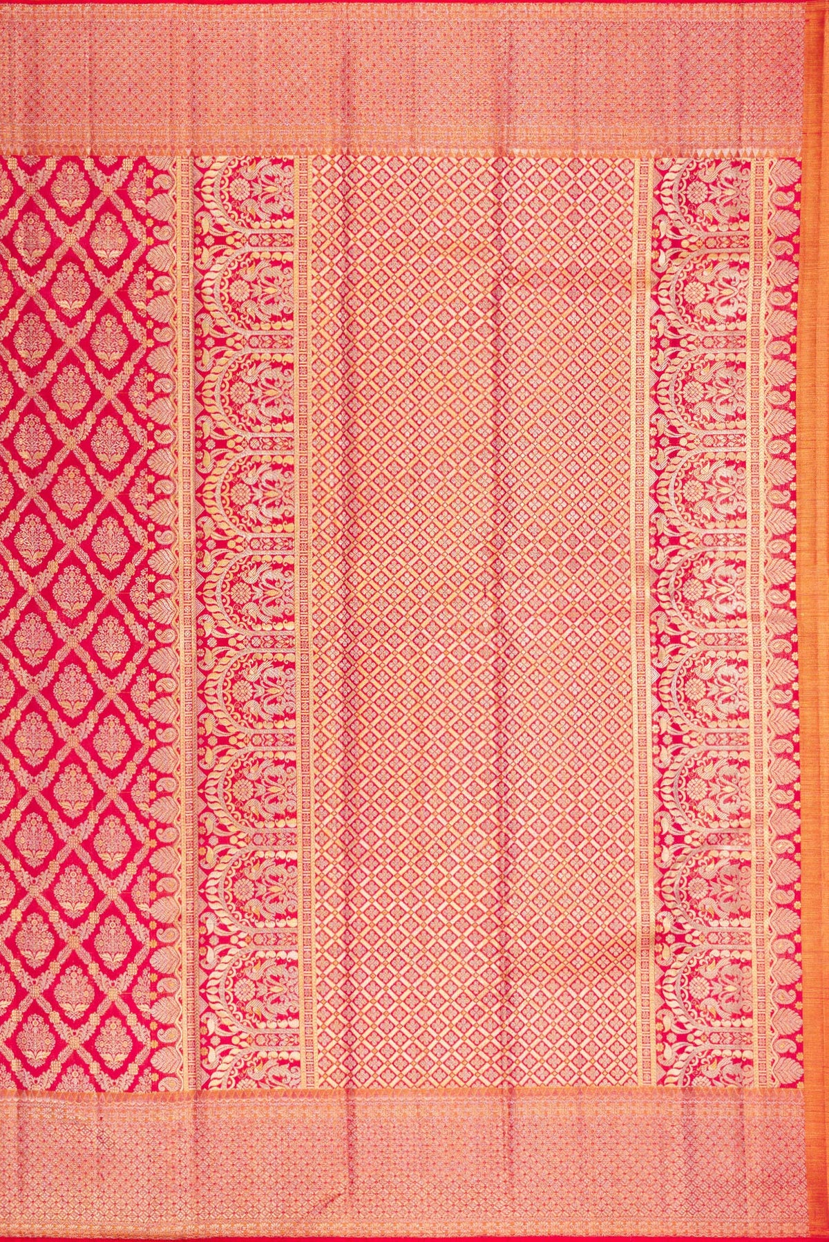 Close up image of the pallu of Dark Pink Dual Tone Kanchipuram Tissue Saree with Zari Brocade on the body and Fancy Border. 
