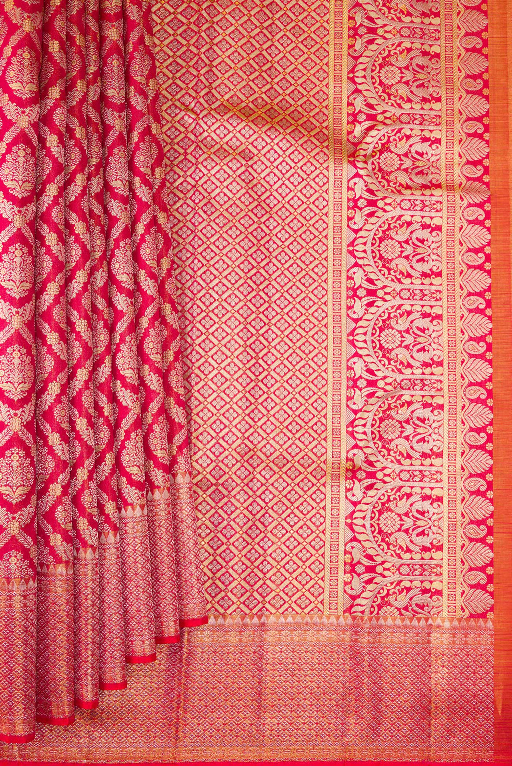 Pleats and pallu of Dark Pink Dual Tone Kanchipuram Tissue Saree with Zari Brocade on the body and Fancy Border. 