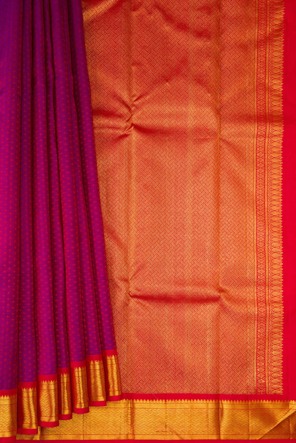 Pleats and pallu of Pure Silk Purple Dual Tone Kanchipuram Saree with Jacquard design on the body and Zari Border. 