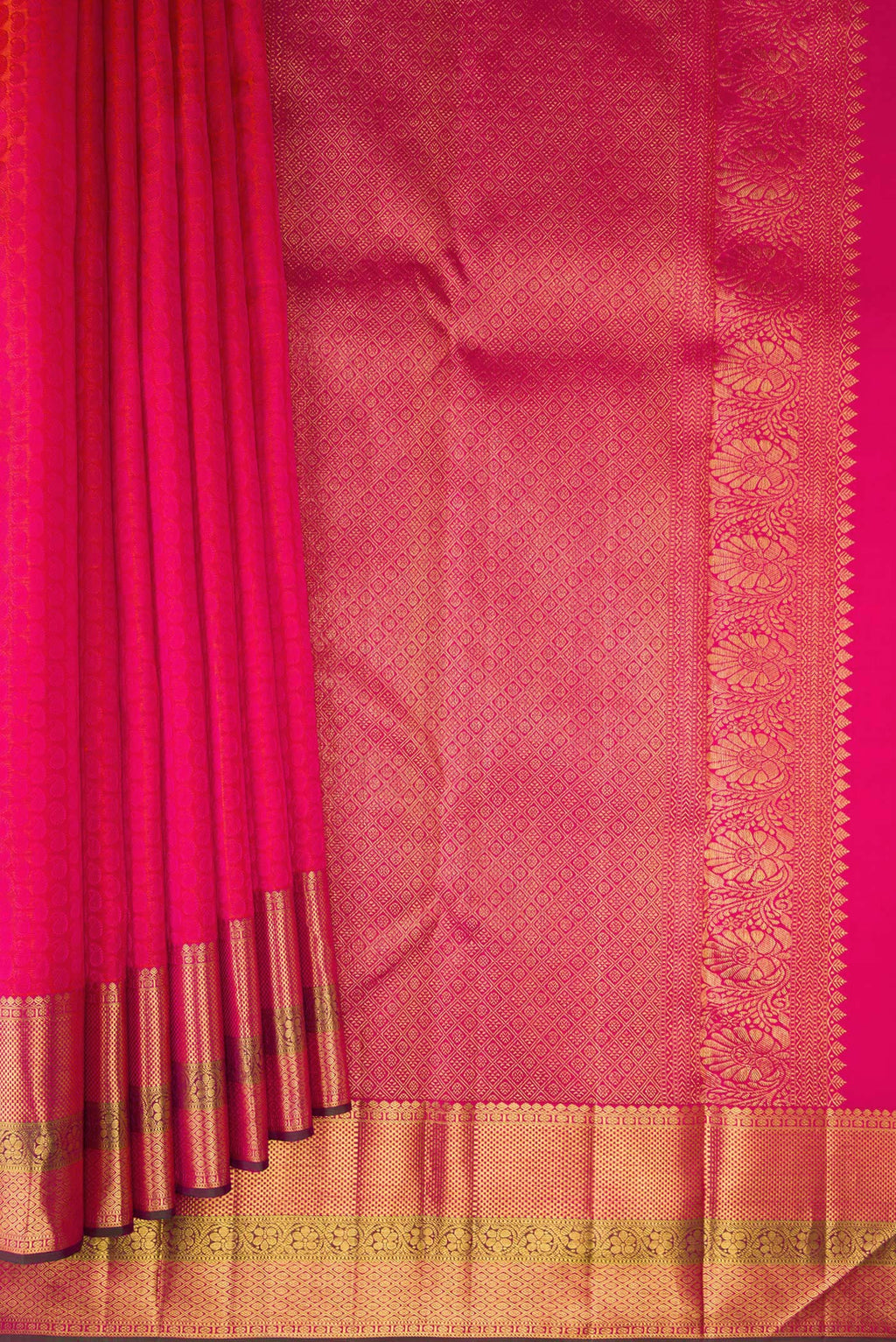 Pleats and pallu of Pure Silk Pink Dual Tone Kanchipuram Saree with Jacquard design on the body and Zari Border. 