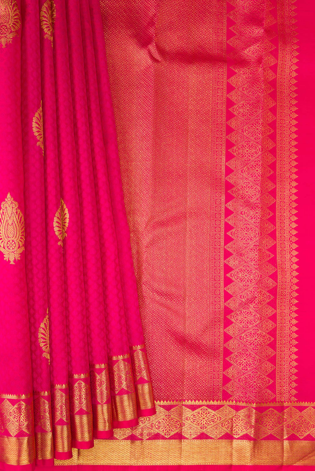 Pleats and pallu of Pure Silk Pink Dual Tone Kanchipuram Saree with Jacquard With Zari Butta on the body and Fancy Border. 