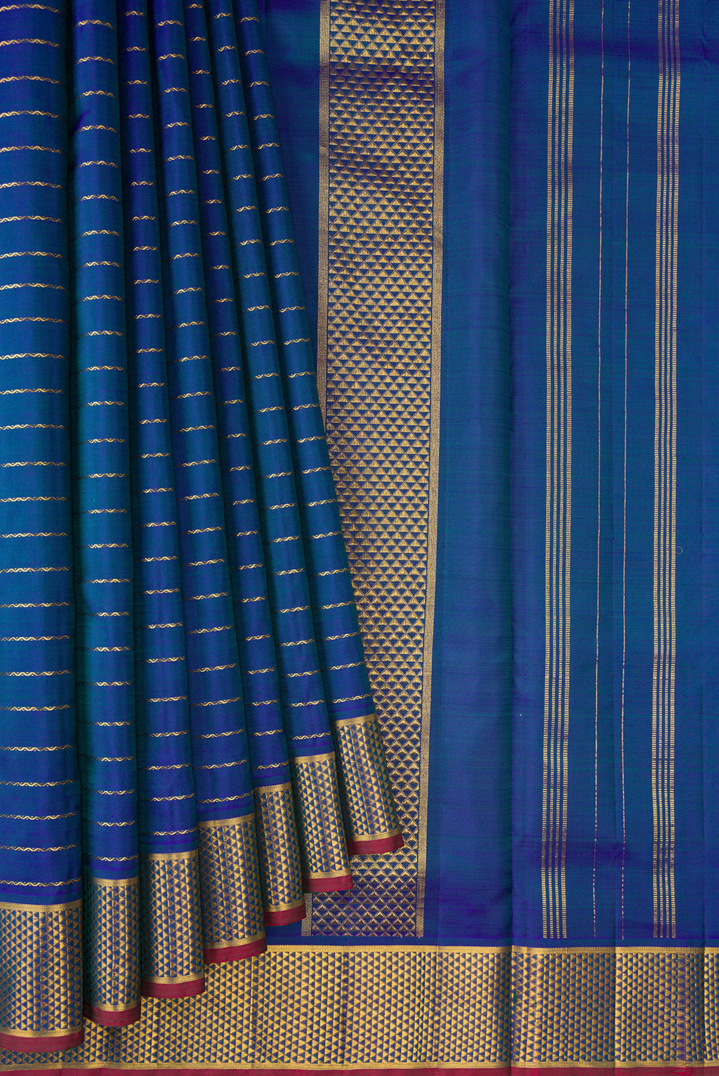 Pleats and pallu of Pure Silk Peacock Blue Dual Tone Kanjivaram Nine Yards Saree with Veldhari on the body and Zari Border. 