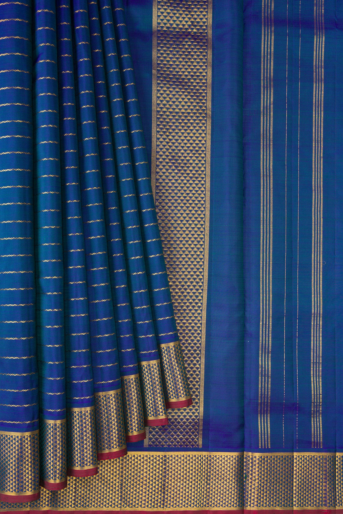 Pleats and pallu of Pure Silk Peacock Blue Dual Tone Kanjivaram Nine Yards Saree with Veldhari on the body and Zari Border. 