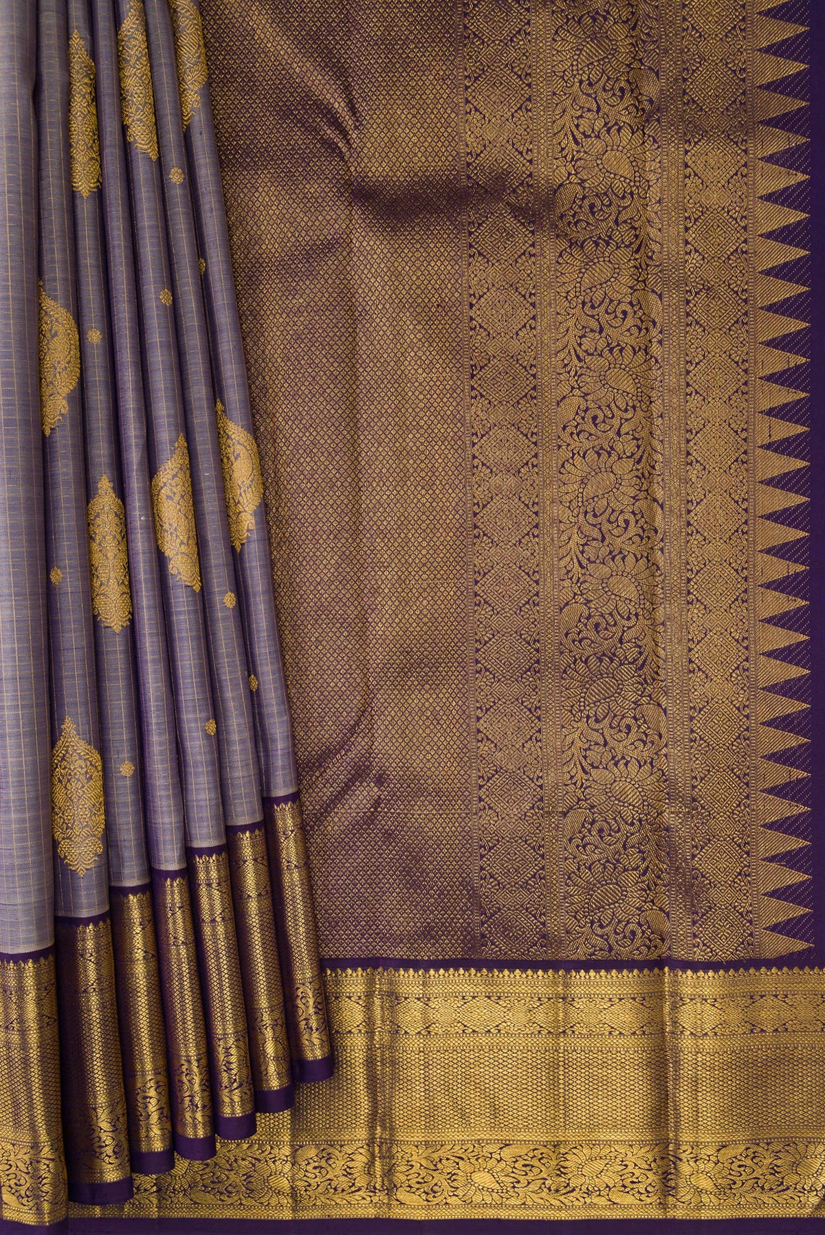 Pleats and pallu of Pure Silk Lilac Dual Tone Kanjivaram Saree with Zari Butta on the body and Zari Border. 