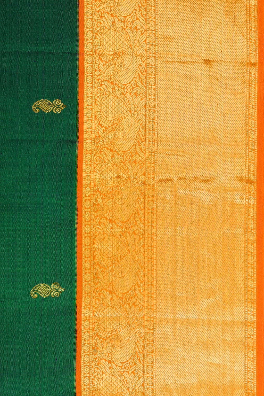 Border image of Pure Silk Pure Zari Green Dual Tone Kanjivaram Saree with Zari Butta on the body and Zari Border. 