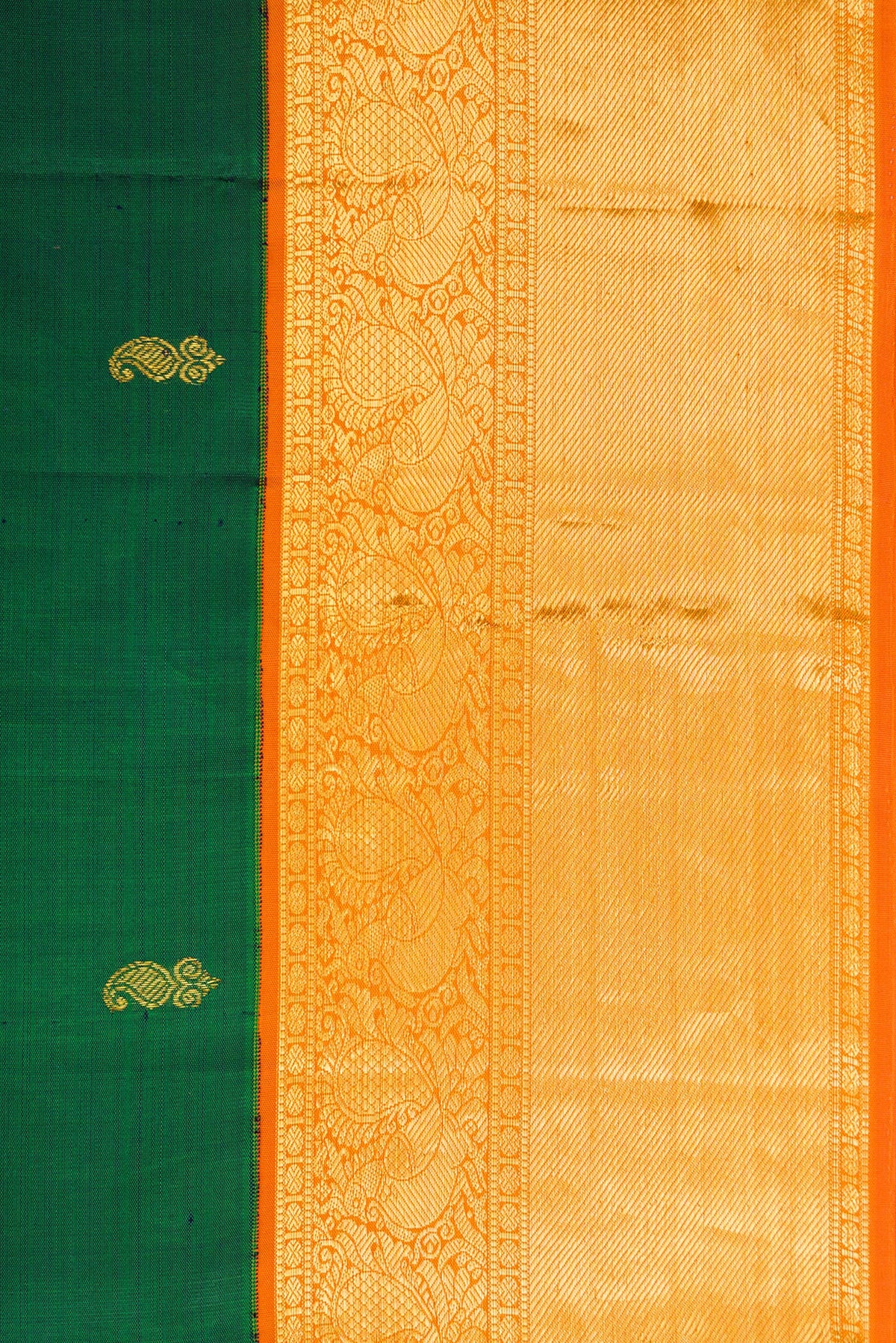 Border image of Pure Silk Pure Zari Green Dual Tone Kanjivaram Saree with Zari Butta on the body and Zari Border. 