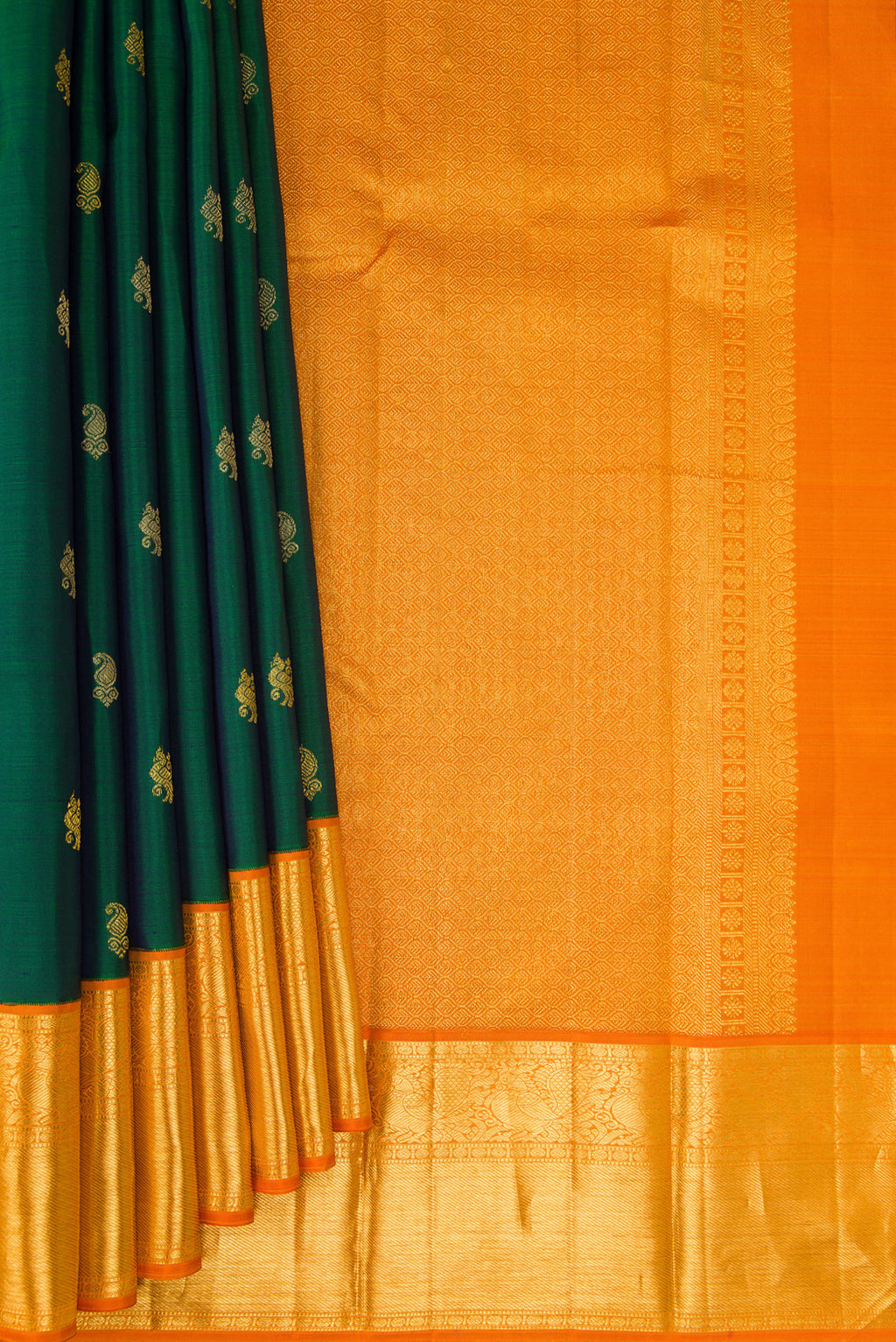 Pleats and pallu of Pure Silk Pure Zari Green Dual Tone Kanjivaram Saree with Zari Butta on the body and Zari Border. 
