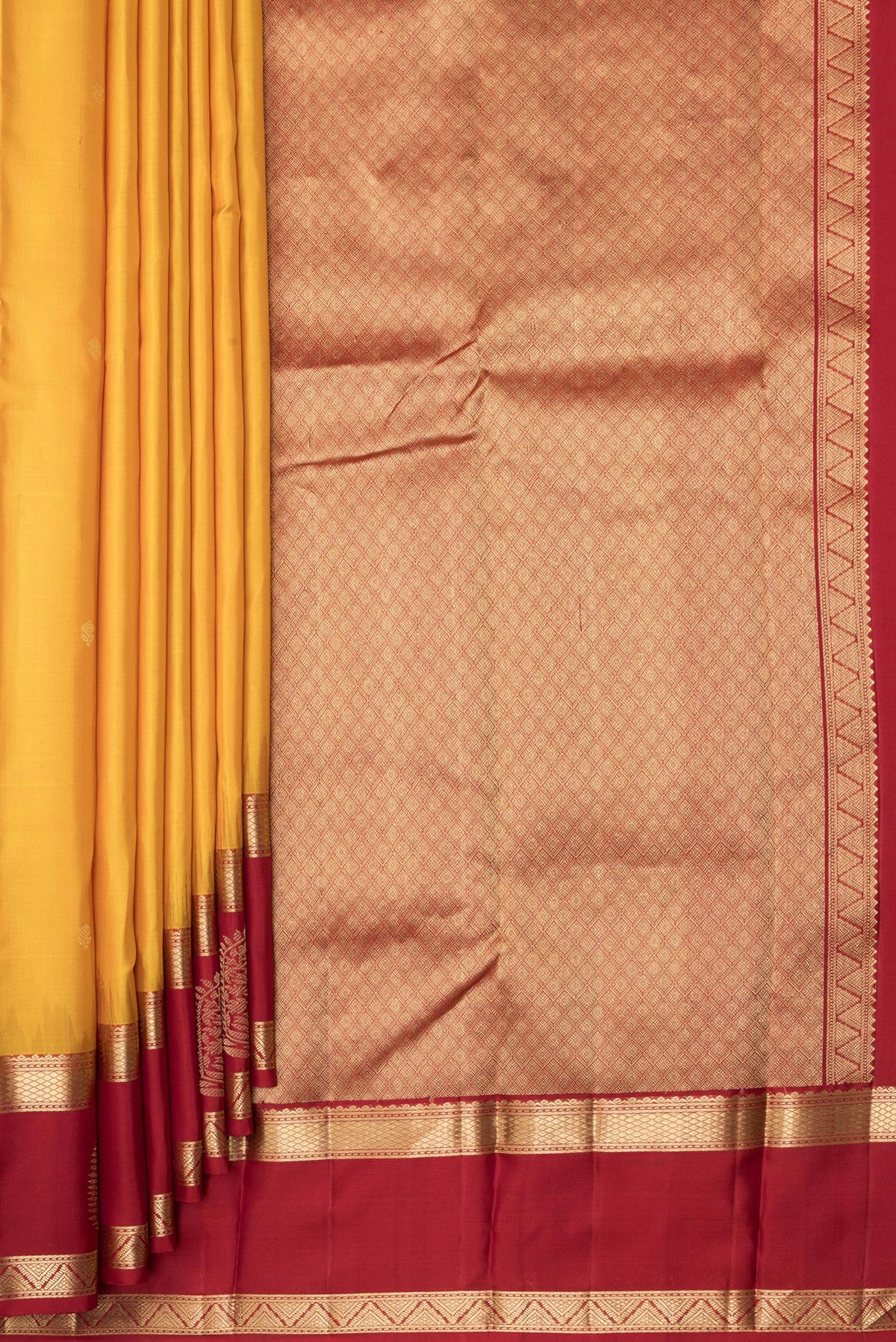 Pleats and pallu of Pure Silk Yellow Dual Tone Kanjivaram Saree with Zari Butta on the body and Fancy Border. 