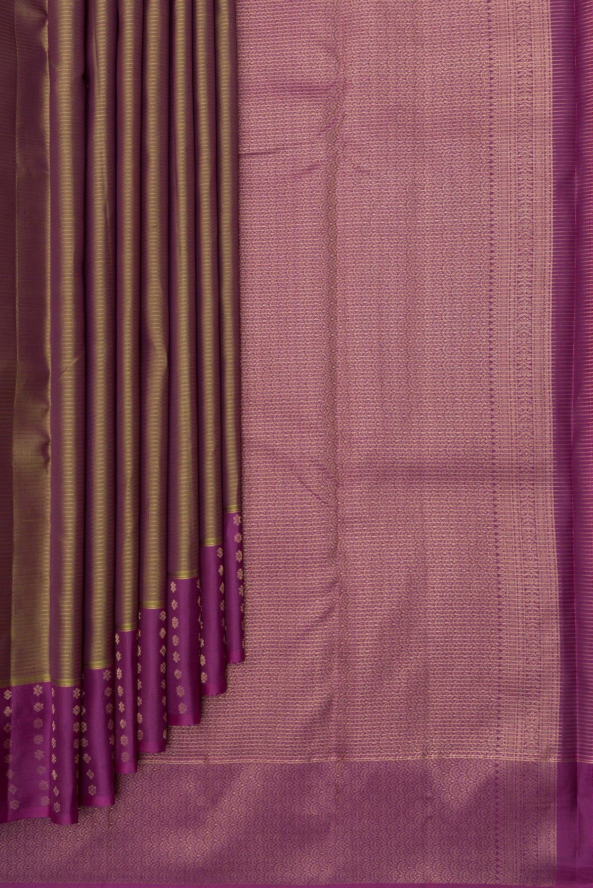 Pleats and pallu of Pure Silk Mehandi Green Dual Tone Kanchipuram Saree with Stripes on the body and Fancy Border. 