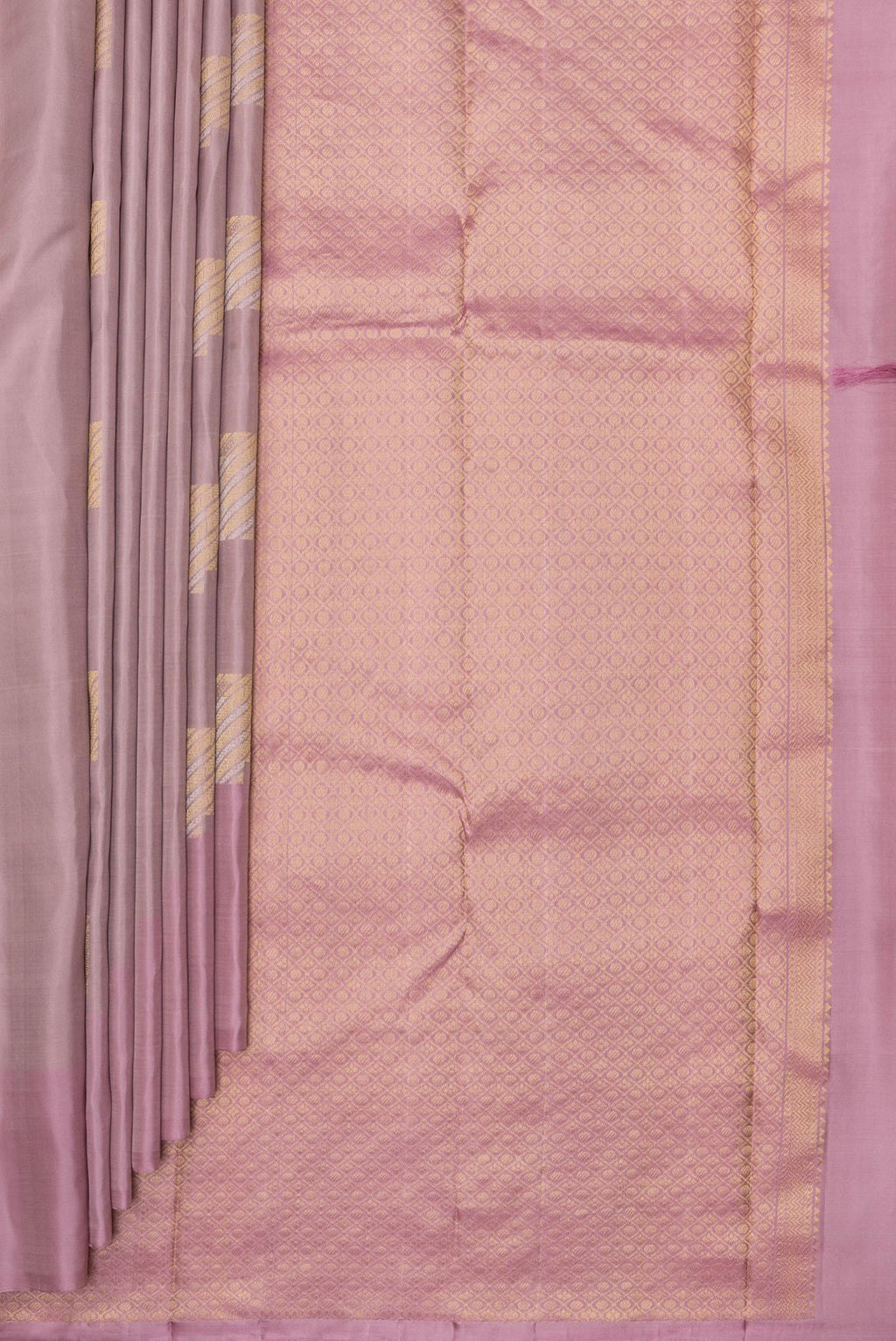 Pleats and pallu of Pure Silk Mauve Kanchipuram Saree with Zari Butta on the body and Without Border. 