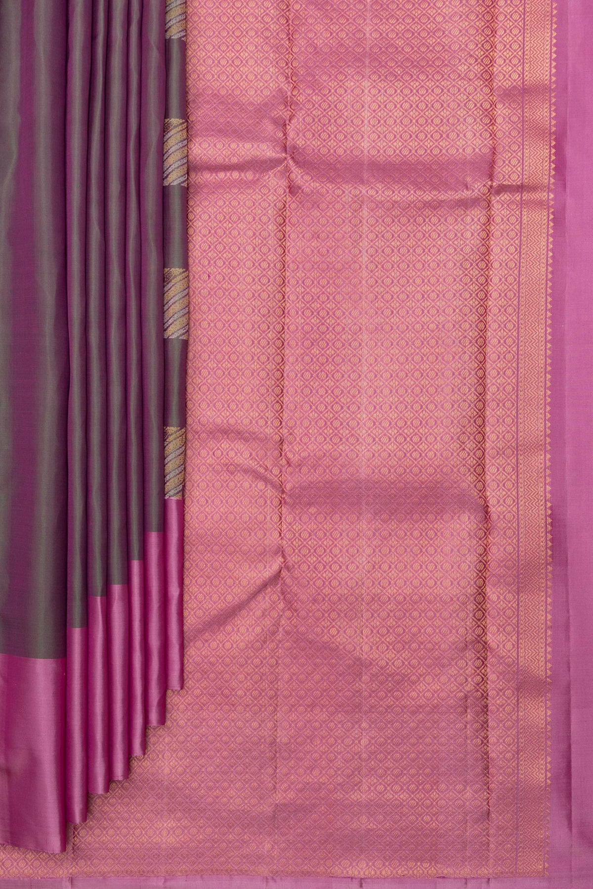 Pleats and pallu of Pure Silk Green Dual Tone Kanchipuram Saree with Zari Butta on the body and Plain Border. 