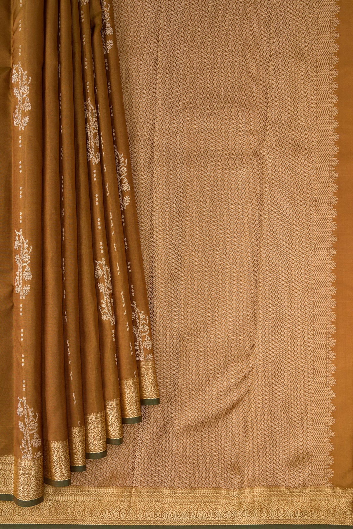 Pleats and pallu of Pure Silk Brown Kanjivaram Saree with Thread Butta on the body and Thread Border. 