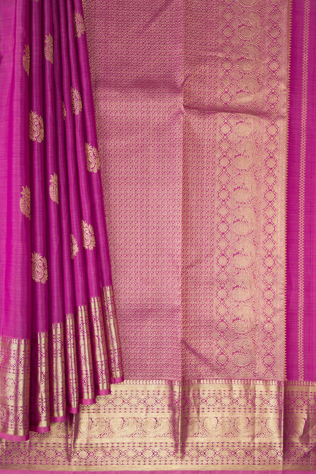 Pleats and pallu of Pure Silk Light Magenta Kanjivaram Saree with Zari Butta on the body and Zari Border. 
