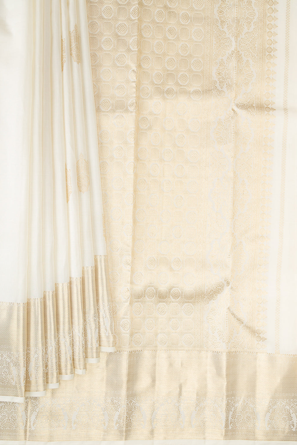 Pleats and pallu of Pure Silk Off White Kanjivaram Saree with Zari Butta on the body and Zari Border. 