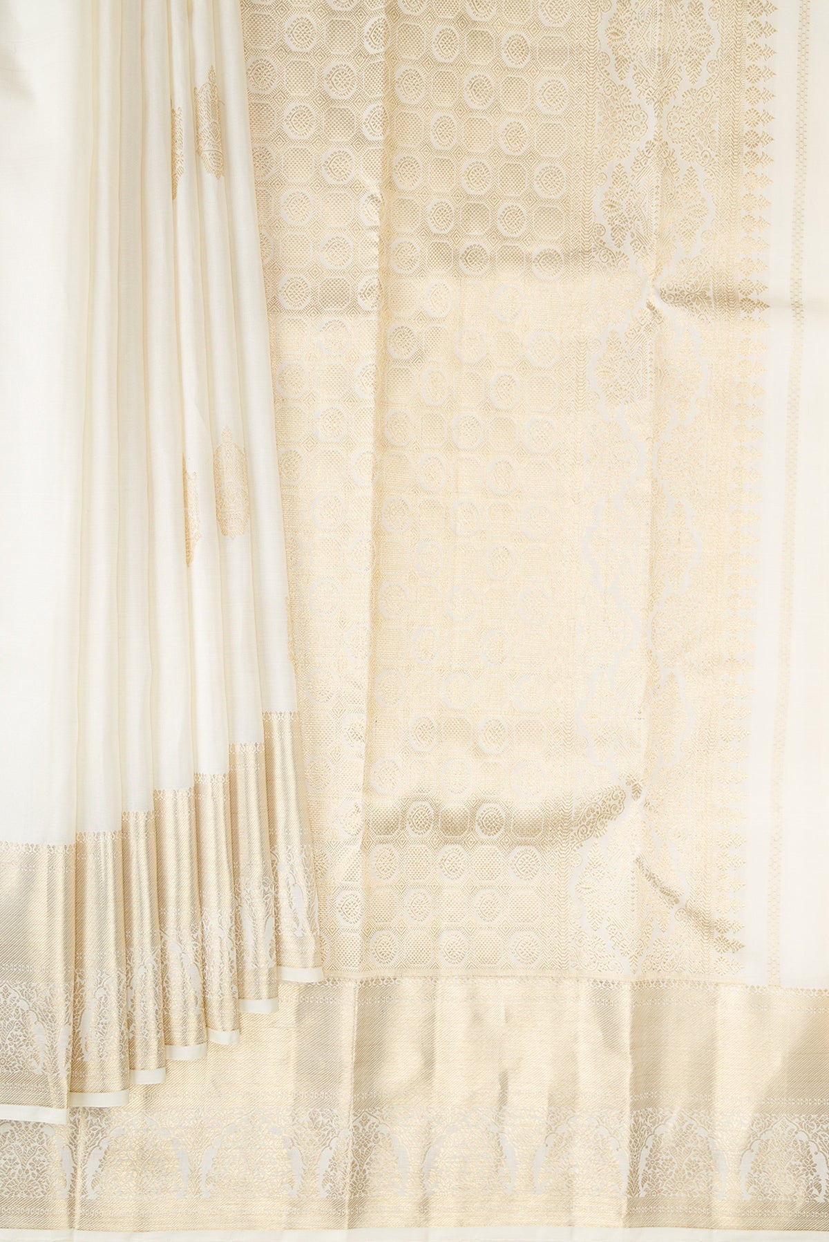 Pleats and pallu of Pure Silk Off White Kanjivaram Saree with Zari Butta on the body and Zari Border. 