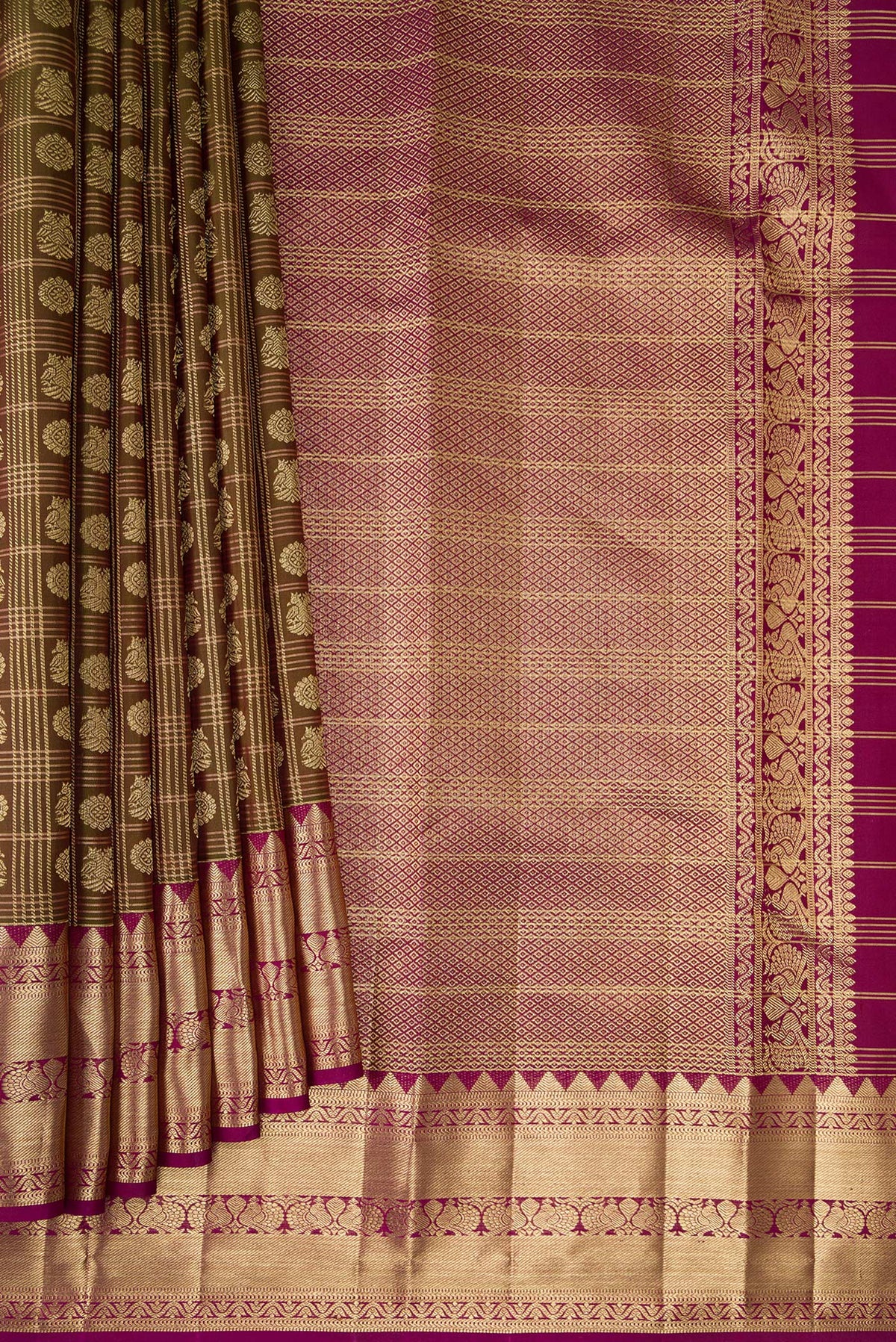 Pleats and pallu of Pure Silk Mehandi Green Kanchipuram Saree with Zari Brocade on the body and Fancy Border. 