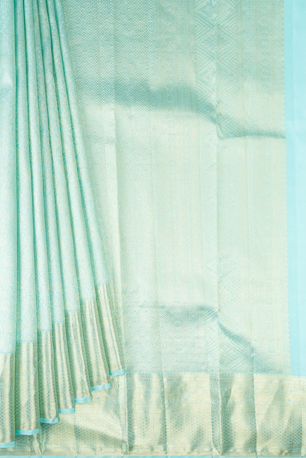 Pleats and pallu of Pure Silk Light Blue Dual Tone Kanchipuram Saree with Zari Brocade on the body and Zari Border. 
