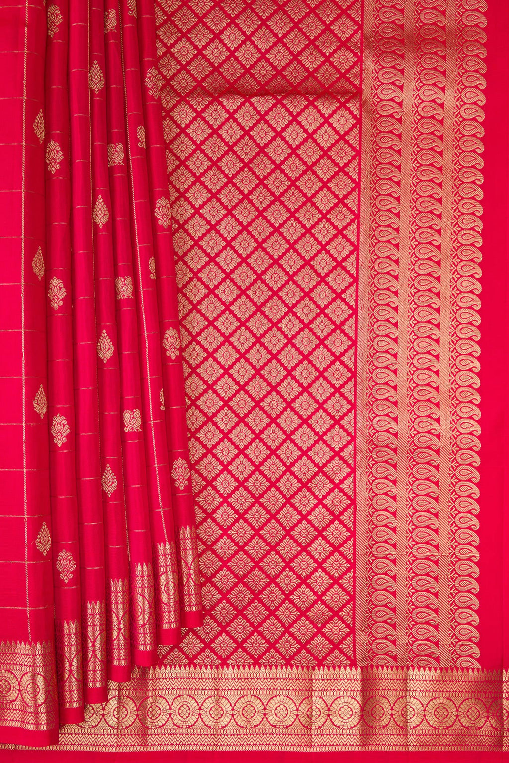 Pleats and pallu of Pure Silk Dark Pink Dual Tone Kanchipuram Saree with Checked design on the body and Zari Border. 