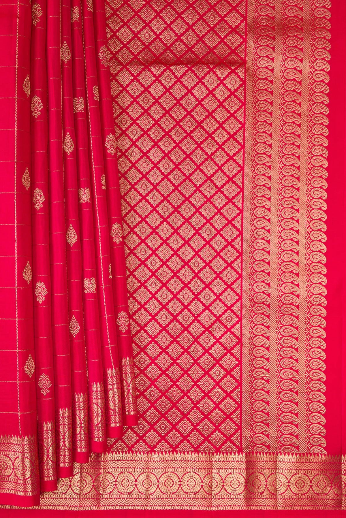 Pleats and pallu of Pure Silk Dark Pink Dual Tone Kanchipuram Saree with Checked design on the body and Zari Border. 