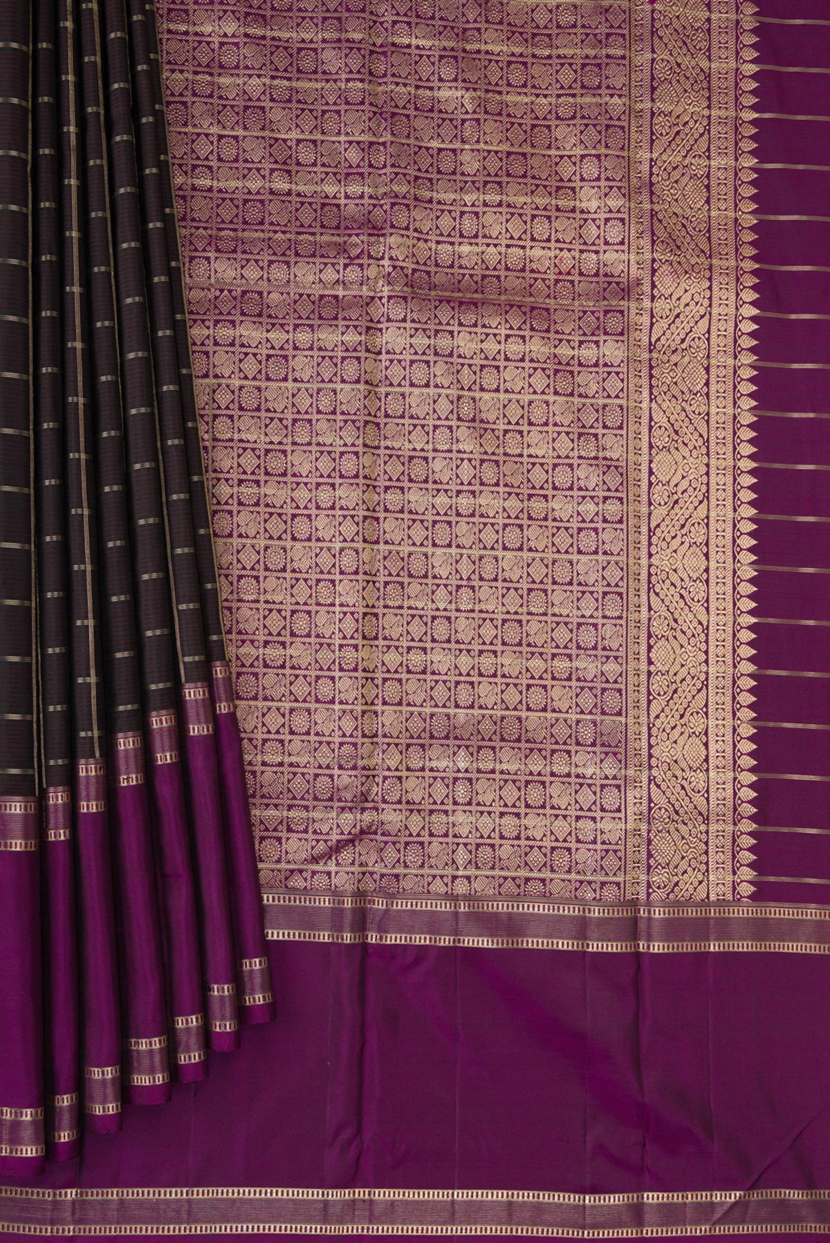 Pleats and pallu of Pure Silk Coffee Brown Kanjivaram Saree with Checked design on the body and Zari Border. 