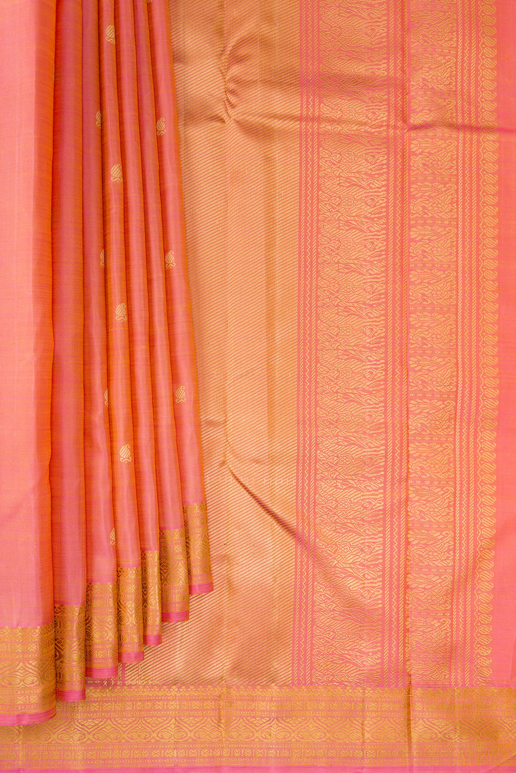 Pleats and pallu of Pure Silk Pinkish Yellow Dual Tone Kanjivaram Saree with Thread Butta on the body and Thread Border. 