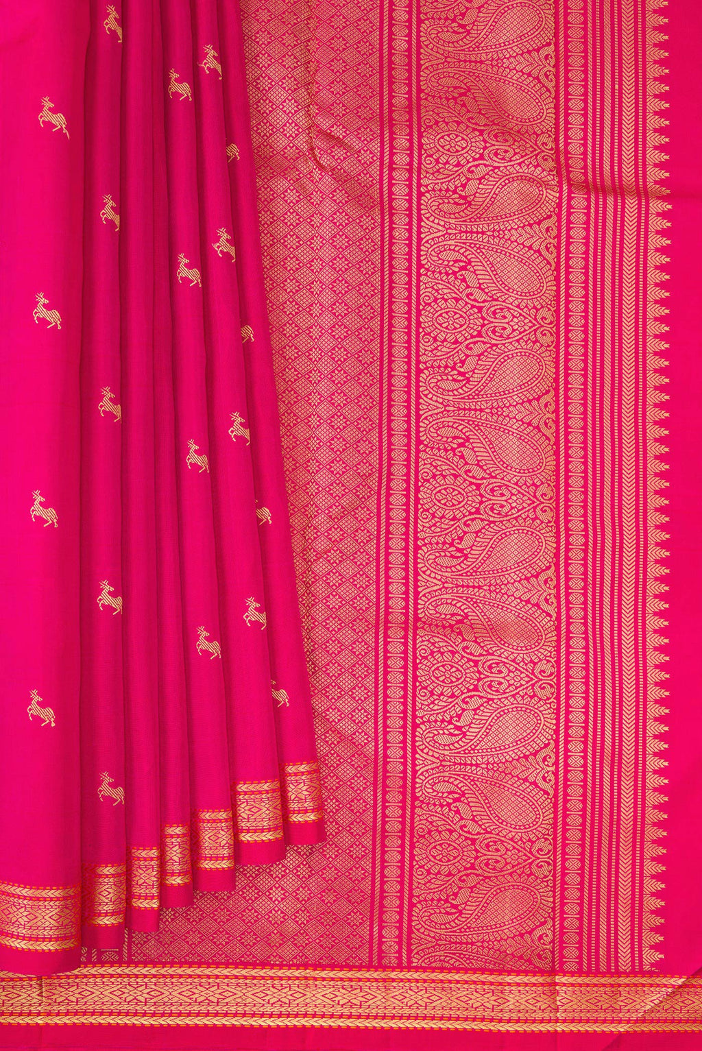Pleats and pallu of Pure Silk Pink Kanchipuram Saree with Thread Butta on the body and Thread Border. 