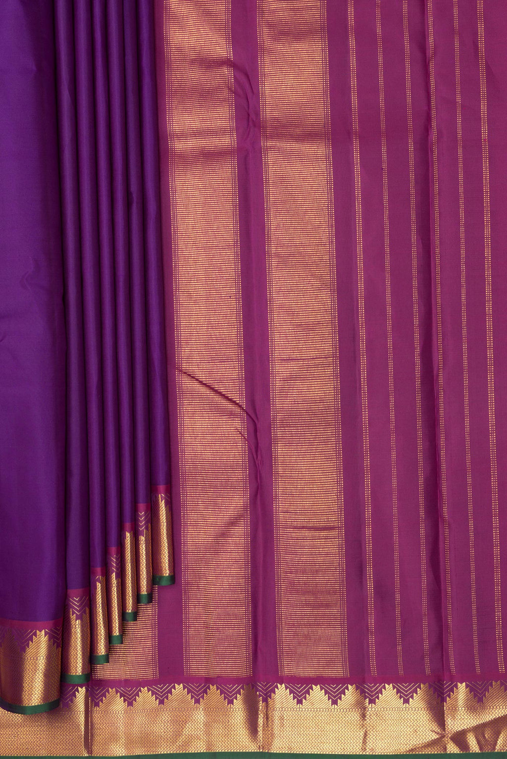 Pleats and pallu of Pure Silk Purple Kanchipuram Saree with Plain Body and Zari Border. 