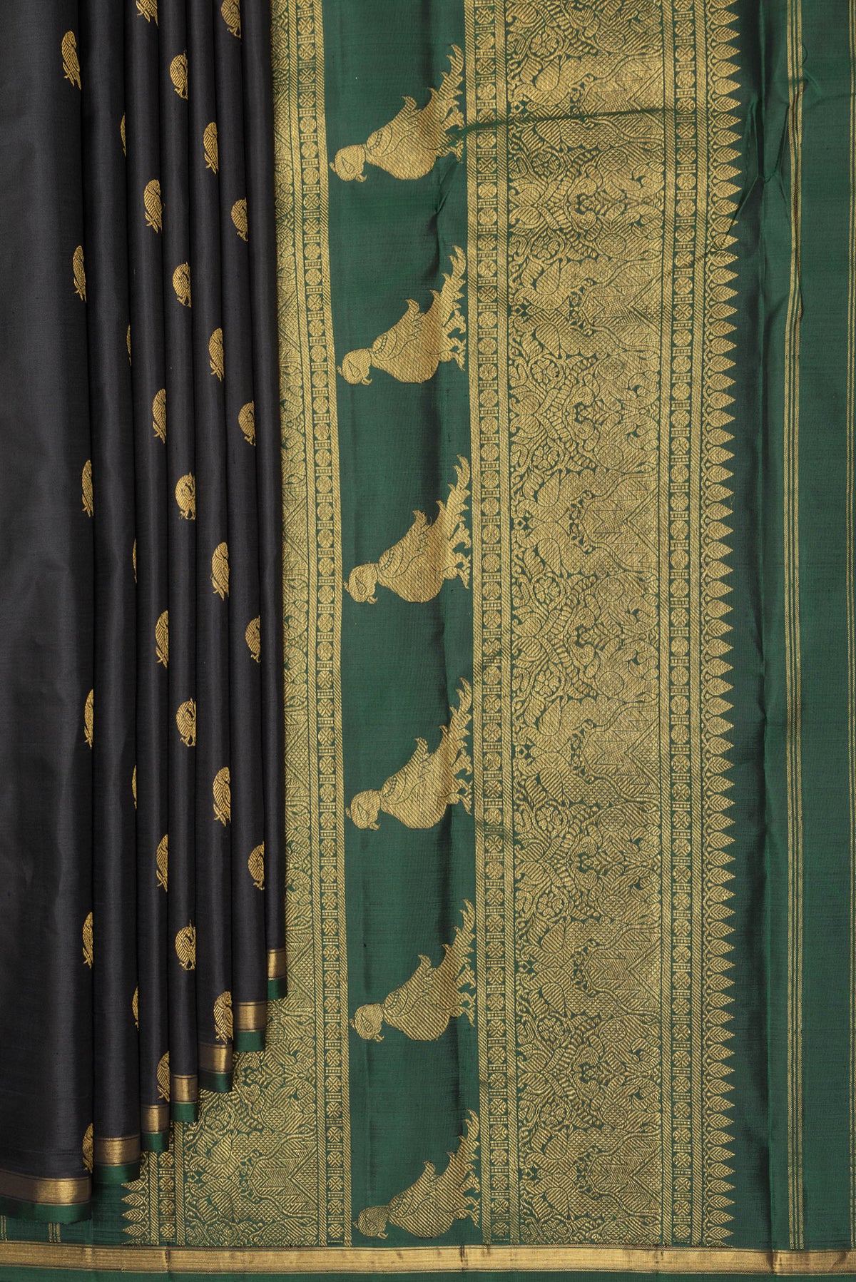 Pleats and pallu of Pure Silk Black Kanchipuram Saree with Zari Butta on the body and Zari Border. 