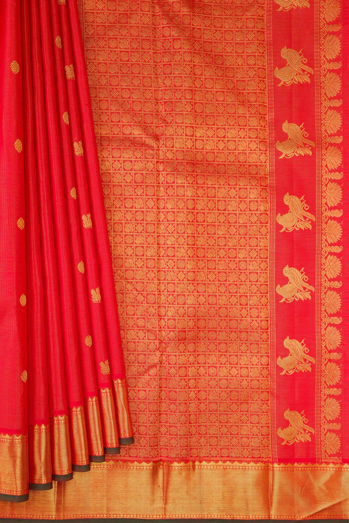 Pleats and pallu of Pure Silk Brick Orange Dual Tone Kanjivaram Saree with Zari Butta on the body and Zari Border. 