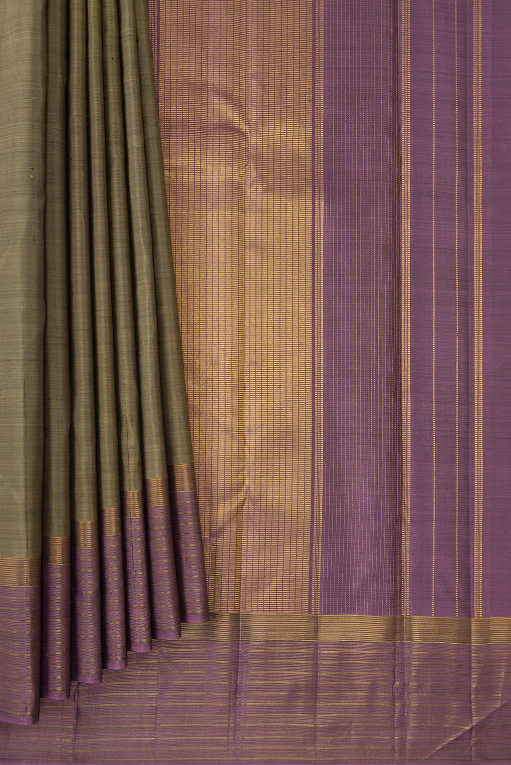 Pleats and pallu of Pure Silk Green Kanjivaram Saree with Plain Body and Zari Border. 