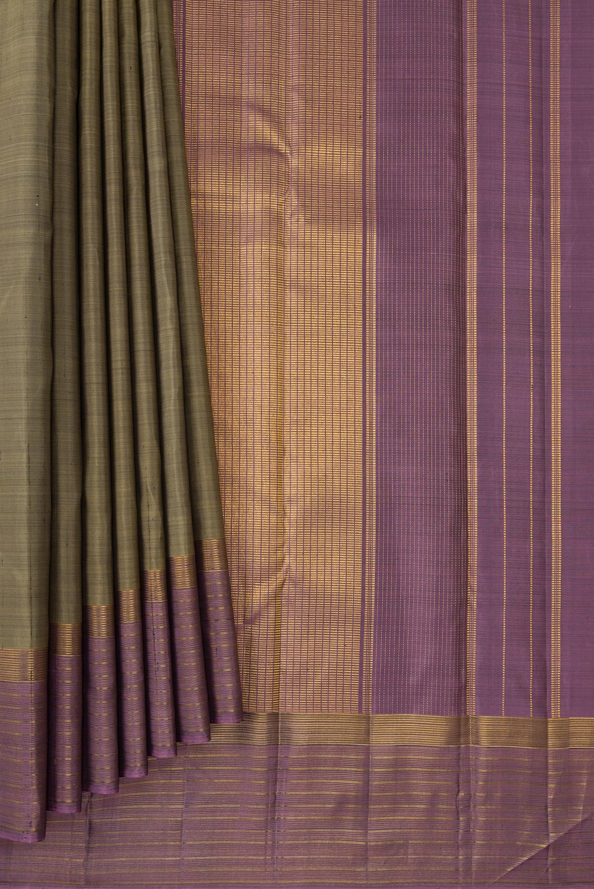 Pleats and pallu of Pure Silk Green Kanjivaram Saree with Plain Body and Zari Border. 