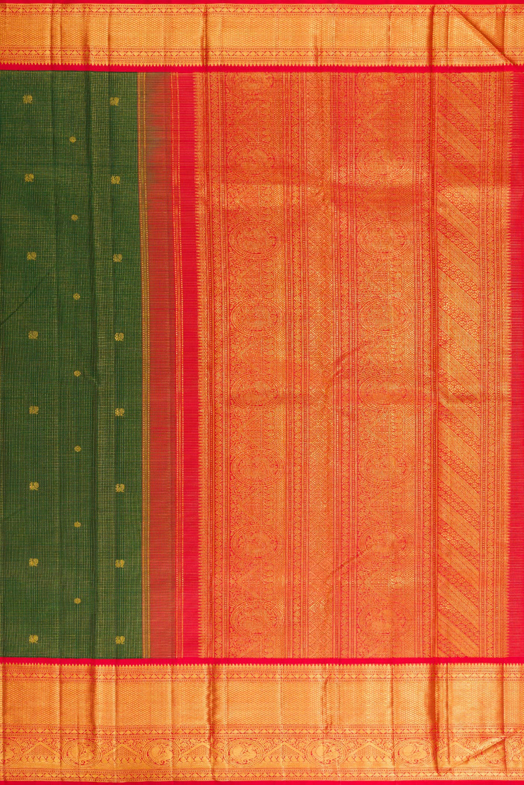 Close up image of the pallu of Pure Silk Bottle Green Kanchipuram Saree with Checked design on the body and Zari Border. 