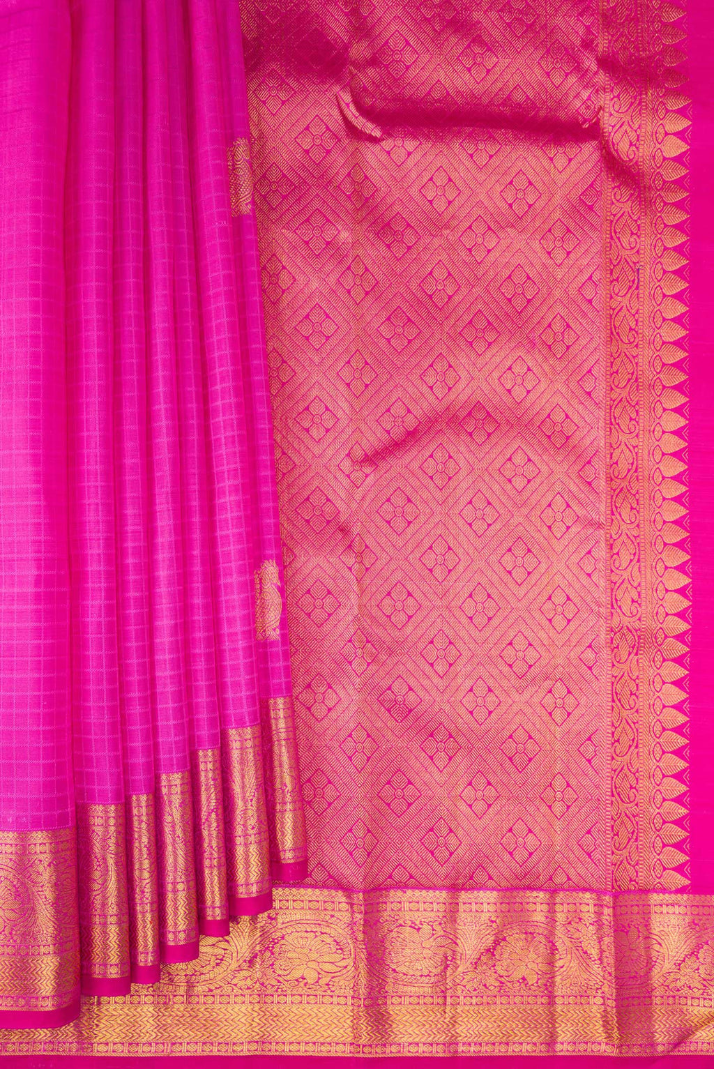 Pleats and pallu of Pure Silk Pink Kanchipuram Saree with Jacquard With Zari Butta on the body and Zari Border. 