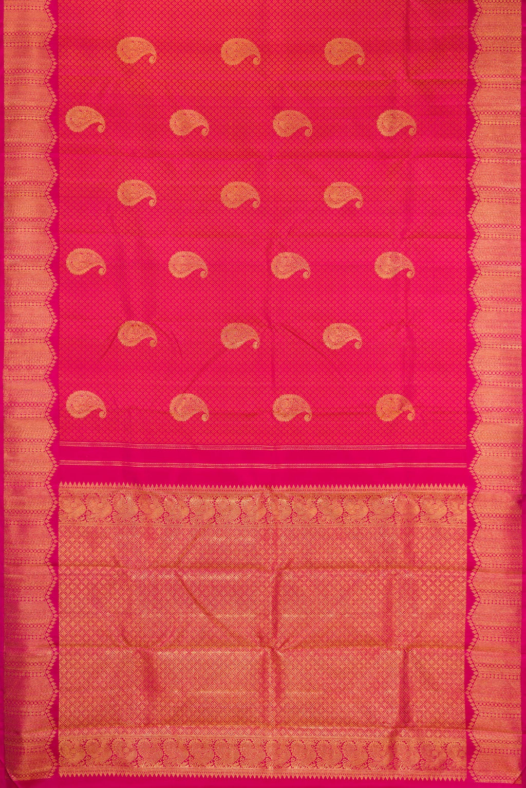 Flat view of Pure Silk Dark Pink Dual Tone Kanchipuram Saree with Jacquard With Zari Butta on the body and Fancy Border. 