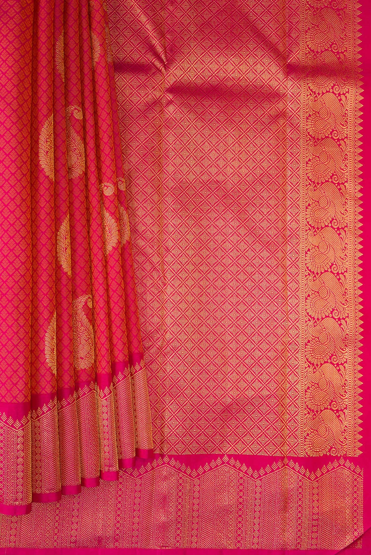 Pleats and pallu of Pure Silk Dark Pink Dual Tone Kanchipuram Saree with Jacquard With Zari Butta on the body and Fancy Border. 