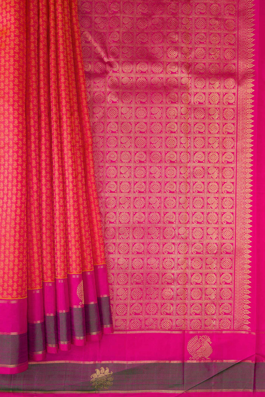 Pleats and pallu of Pure Silk Orange Dual Tone Kanjivaram Saree with Jacquard design on the body and Fancy Border. 