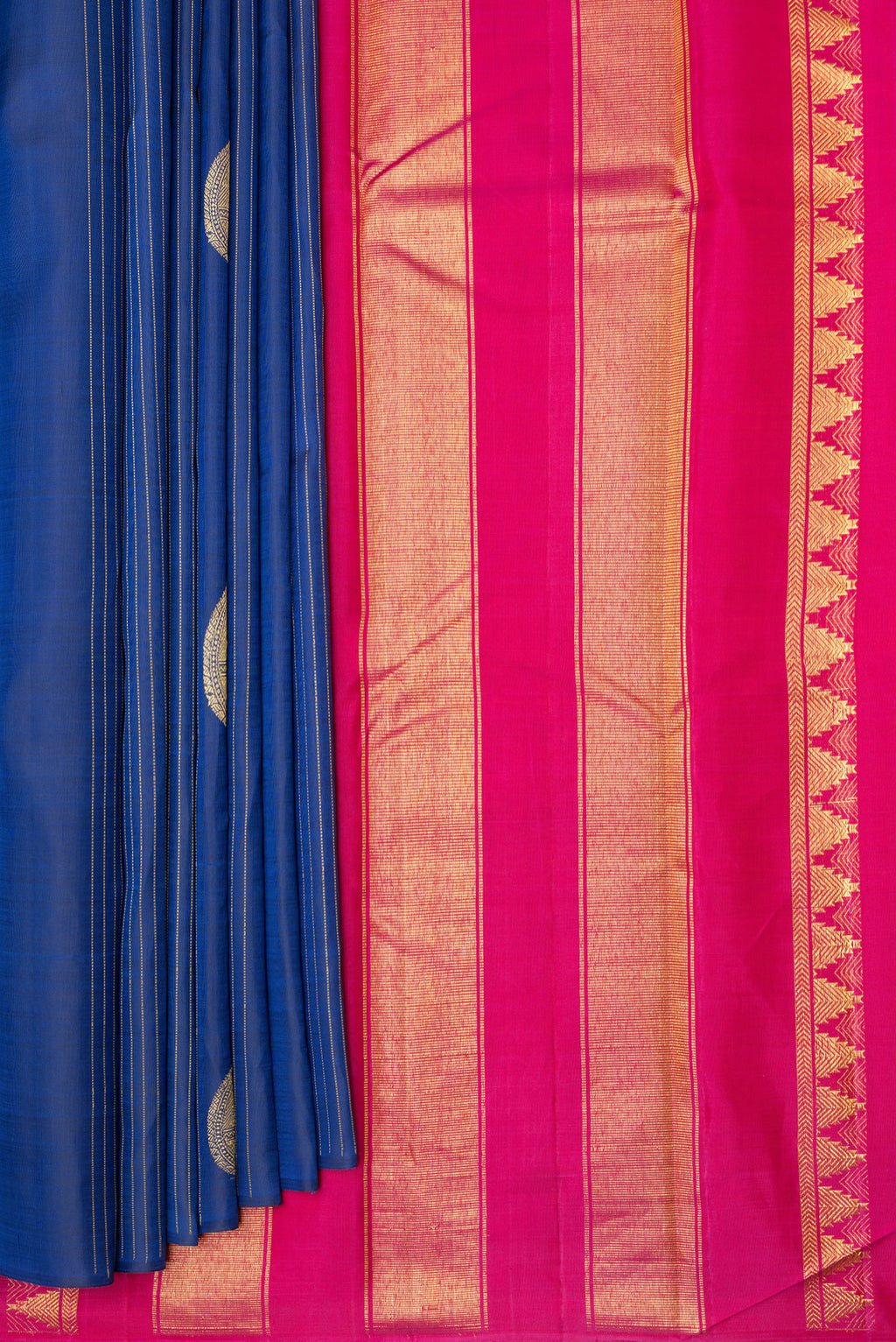 Pleats and pallu of Pure Silk Navy Blue Kanjivaram Saree with Stripes on the body and Without Border. 
