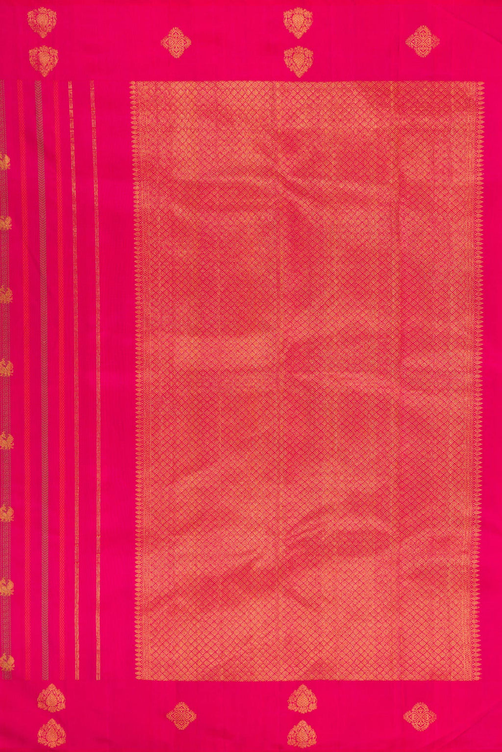 Close up image of the pallu of Pure Silk Dark Pink Dual Tone Kanjivaram Saree with Stripes on the body and Without Border. 