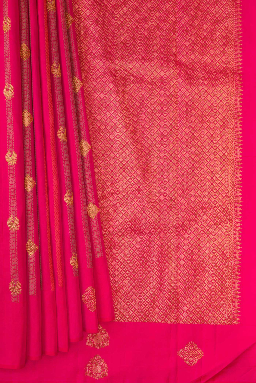 Pleats and pallu of Pure Silk Dark Pink Dual Tone Kanjivaram Saree with Stripes on the body and Without Border. 