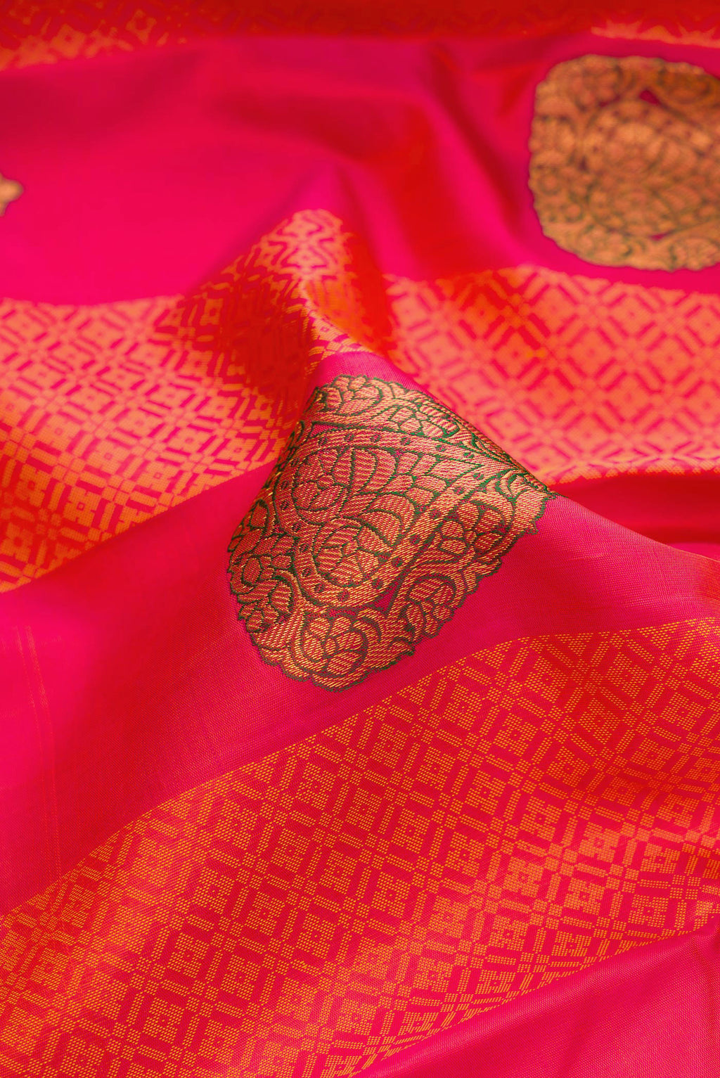 Close up of Pure Silk Pink Dual Tone Kanjivaram Saree with Jacquard With Zari Butta on the body and Without Border.  displaying folds