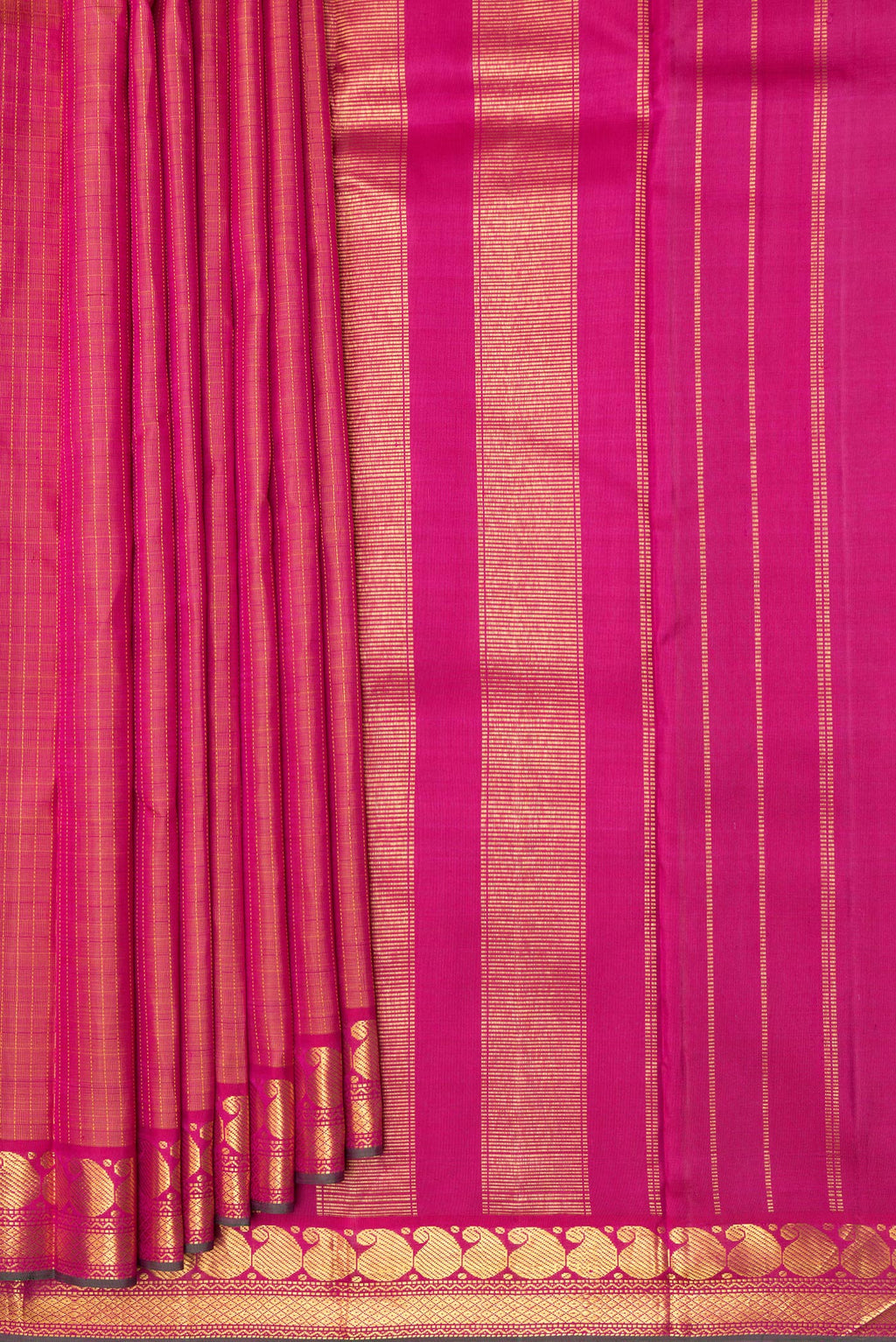 Pleats and pallu of Pure Silk Pink Dual Tone Kanchipuram Saree with Checked design on the body and Zari Border. 